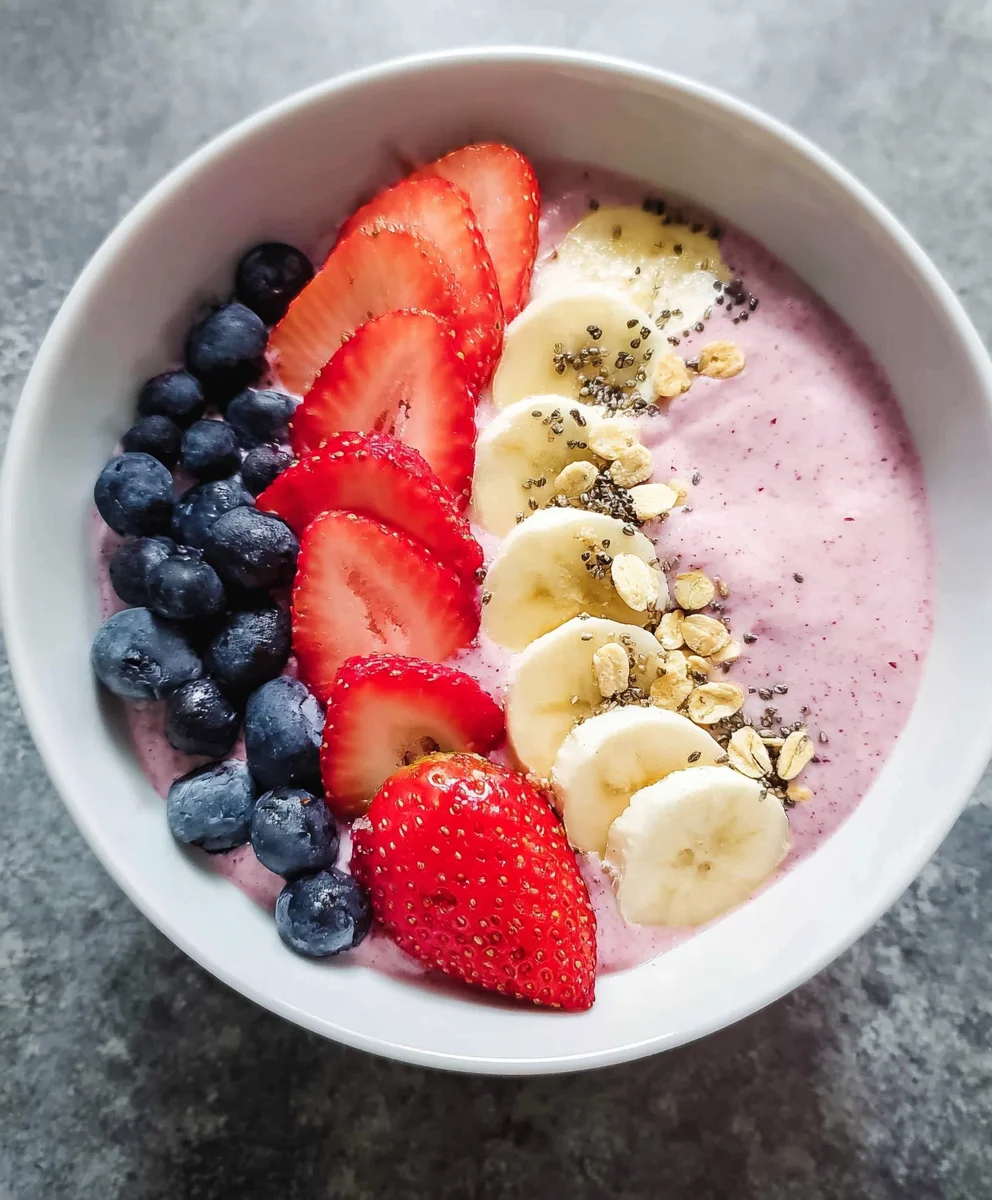 Easy 5-Minute Fruit Smoothie Bowl Greek Yogurt Recipe