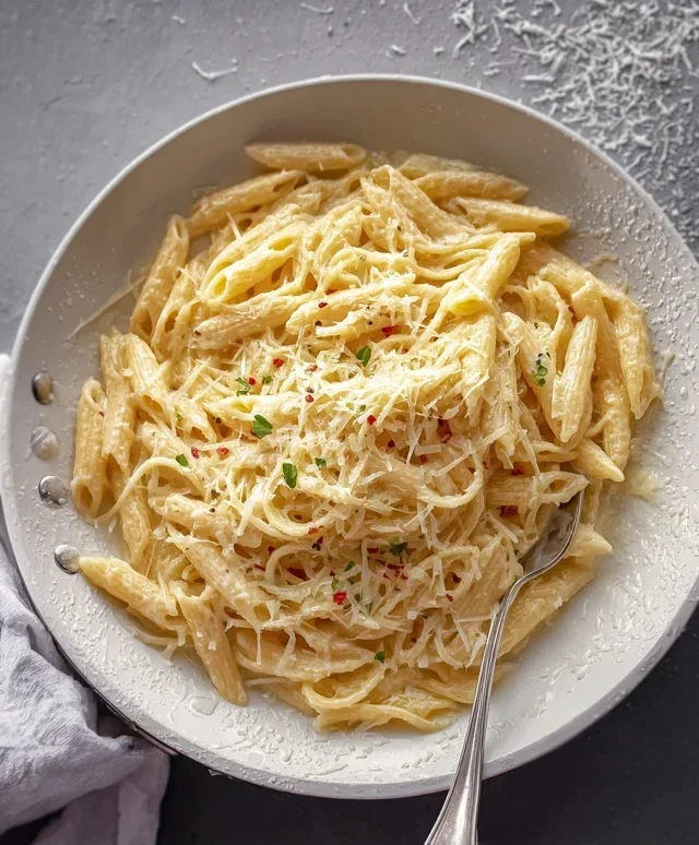 One Pot Creamy Garlic Pasta (Just 20 Minutes!)